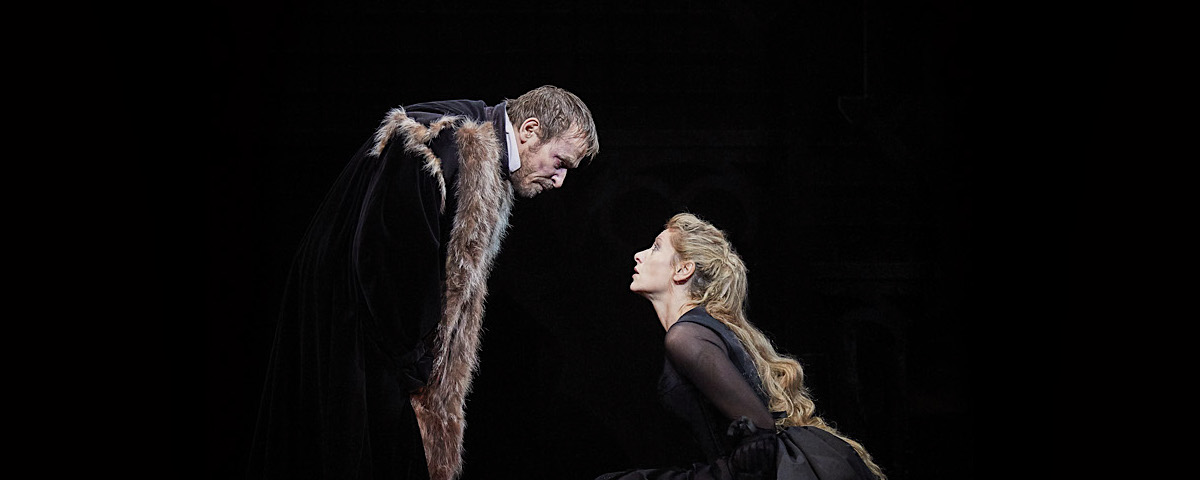 &raquo;Lucr&egrave;ce Borgia&laquo;: Elsa Lepoivre (Lucr&egrave;ce Borgia) und &Eacute;ric Ruf (Alphonse d&rsquo;Este) &copy; Com&eacute;die-Fran&ccedil;aise/Christophe Raynaud de Lage