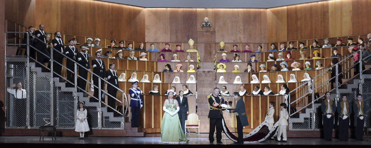 &raquo;Don Carlo&laquo;, 3. Akt: Roberto Alagna (Don Carlo), Aleksandra Kurzak (Elisabetta di Valois), &Egrave;ve-Maud Hubeaux (Tebaldo) und Ren&eacute; Pape (Filippo II.) &copy; Op&eacute;ra national de Paris/Vincent Pontet