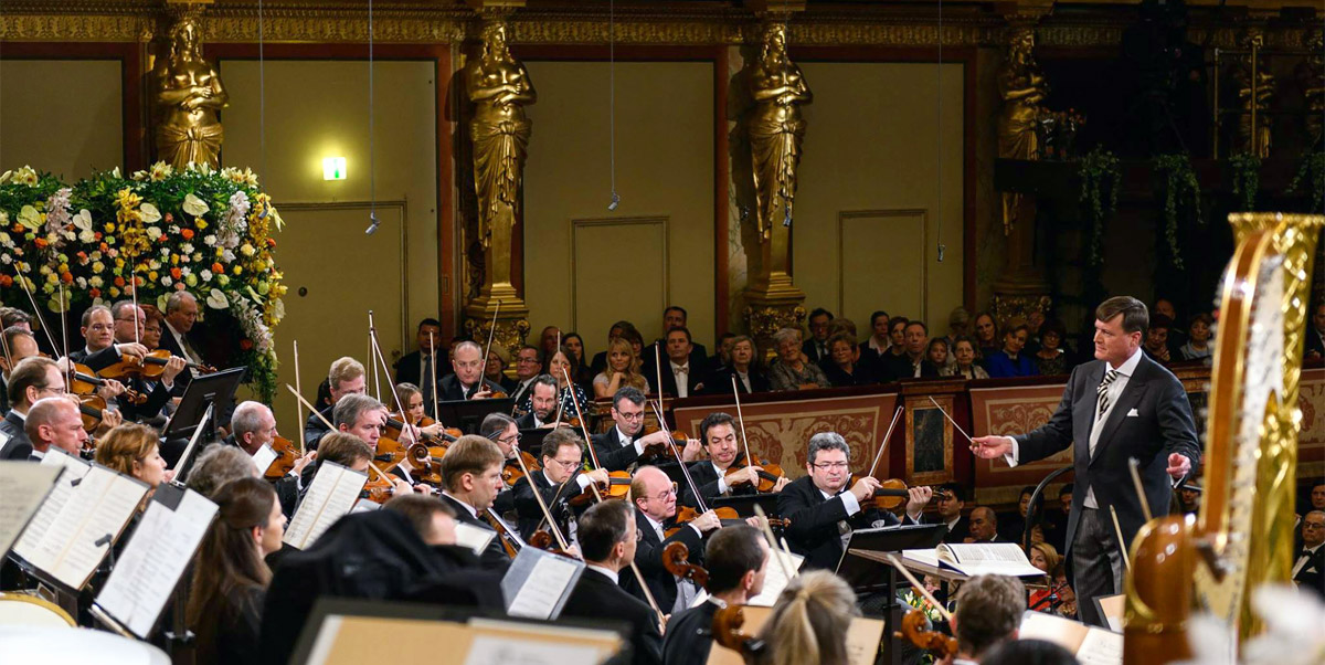Christian Thielemann bei seinem ersten Silvesterkonzert mit den Wiener Philharmonikern &copy; Facebook-Site der Wiener Philharmoniker/Benedikt Dinkhauser