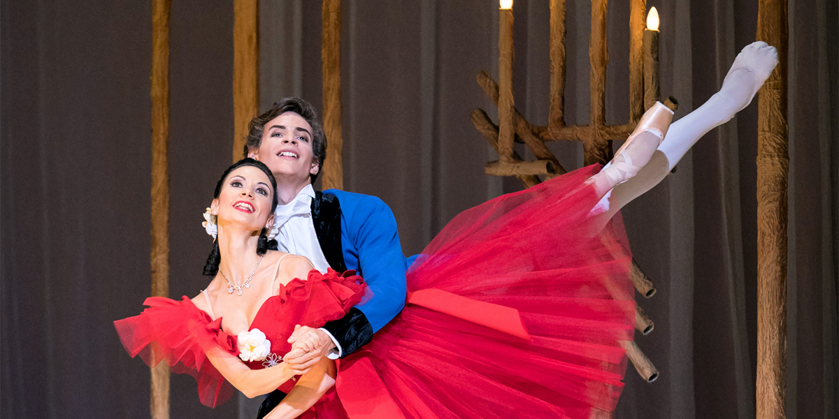 &raquo;Marguerite and Armand&laquo; &mdash; Liudmila Konovalova (Marguerite) und Jakob Feyferlik (Armand) in Sir Frederick Ashtons 1963 geschaffener Liebeserkl&auml;rung an Margot Fonteyn &copy; Wiener Staatsballett/Ashley Taylor