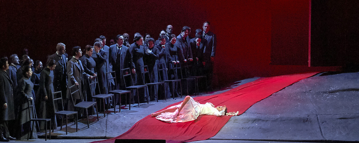 &raquo;Lucia di Lammermoor&laquo;, 2. Teil: Lucia (Olga Peretyatko) und die Hochzeitsg&auml;ste auf Enricos Schlo&szlig; (Chor der Wiener Staatsoper) &copy; Wiener Staatsoper GmbH/Michael P&ouml;hn