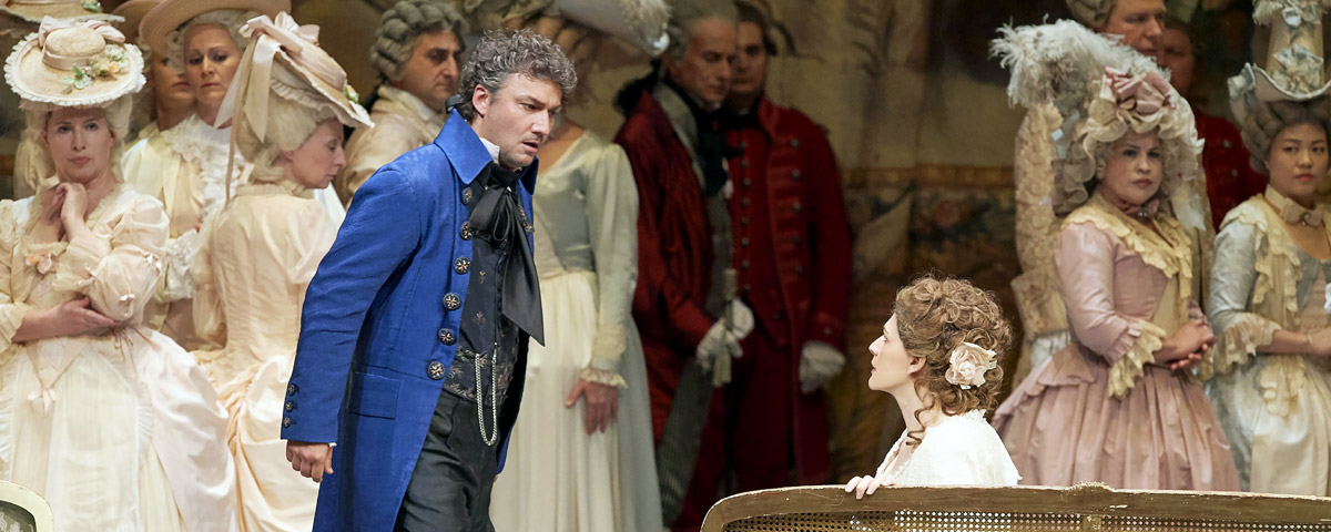 &raquo;Andrea Ch&eacute;nier&laquo;, 1. Akt: Anja Harteros (Maddalena di Coigny) und Jonas Kaufmann (Andrea Ch&eacute;nier) &copy; Wiener Staatsoper GmbH/Michael P&ouml;hn