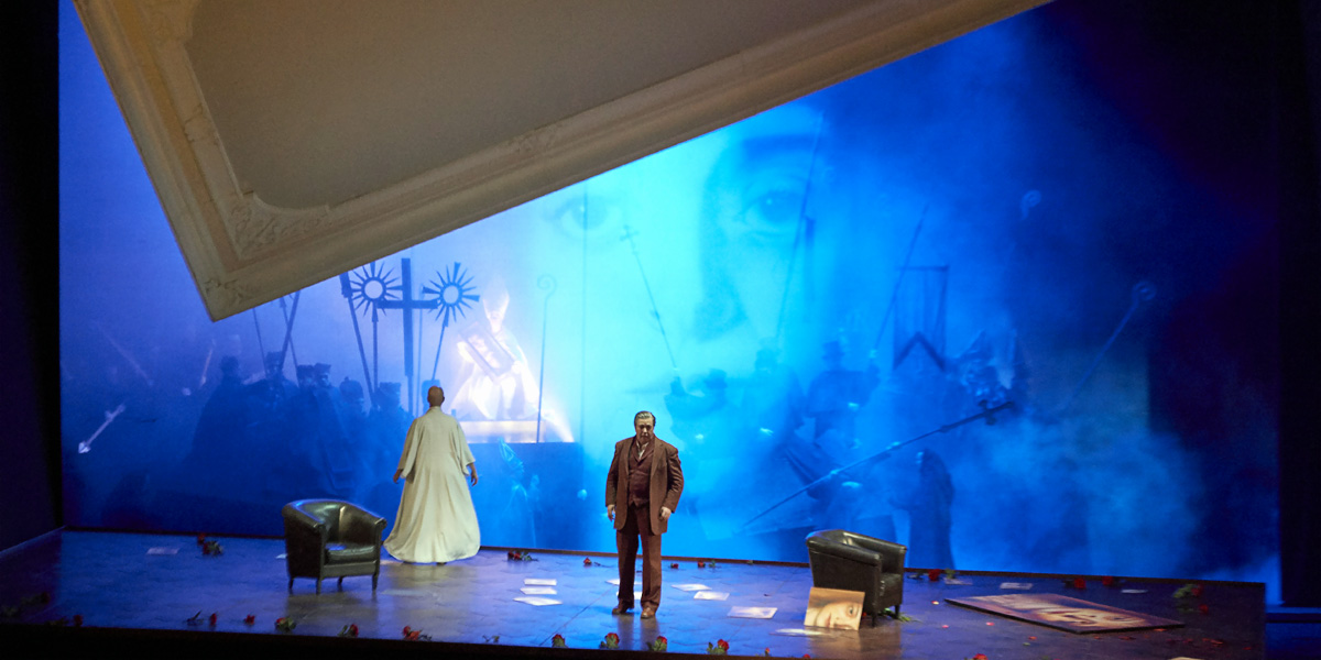 &raquo;Die tote Stadt&laquo;, 3. Akt: Marietta/Marie (Camilla Nylund) und Paul (Herbert Lippert) im Angesicht des &raquo;Totentanzes&laquo; in Br&uuml;gge &copy; Wiener Staatsoper GmbH/Michael P&ouml;hn