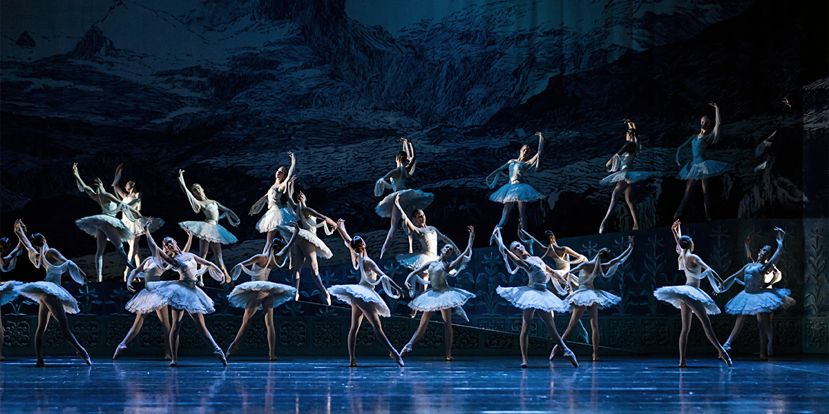 &raquo;La Bayad&egrave;re&laquo;: Das corps de ballet des Wiener Staatsballett im &raquo;Schattenakt&laquo; &copy; Wiener Staatsballett/Ashley Taylor