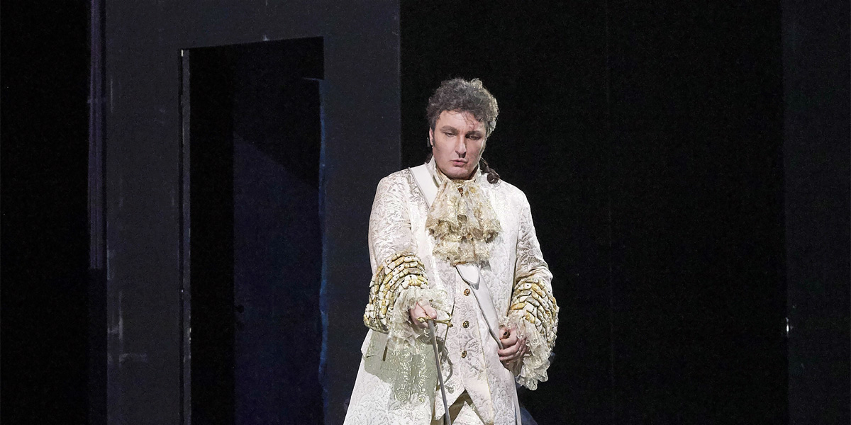 &raquo;Don Giovanni&laquo;, 1. Akt: Don Giovanni (Ludovic T&eacute;zier) pr&auml;sentiert Leporello (Luca Pisaroni) als Zerlinas Verf&uuml;hrer &copy; Wiener Staatsoper GmbH/Michael P&ouml;hn