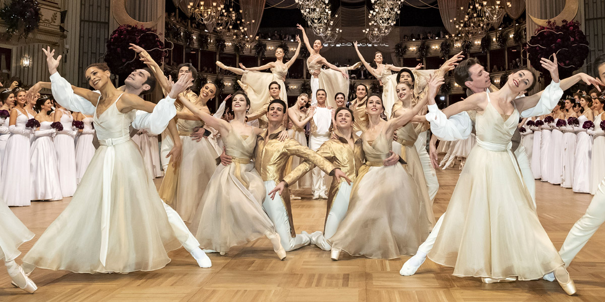Opernball 2020: Das Wiener Staatsballett mit seinem Direktor Manuel Legris bei der Apotheose nach dem Walzer &raquo;Abendbl&auml;tter&laquo; von Jacques Offenbach Wiener Staatsoper GmbH/Michael P&ouml;hn