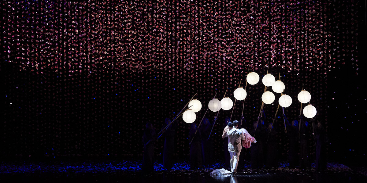 &raquo;Madama Butterfly&laquo;, Finale des ersten Aktes: Asmik Grigorian (Cio-cio-san) und Freddie De Tommaso (B.&nbsp;F. Pinkerton) &copy; Wiener Staatsoper GmbH/Michael P&ouml;hn