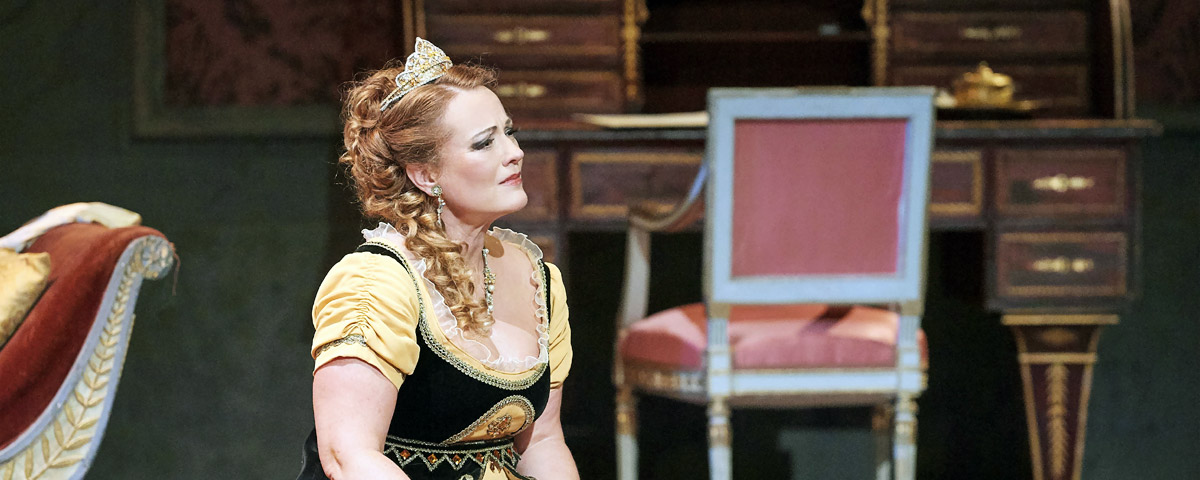 &raquo;Tosca&laquo;, 2. Akt: Catherine Naglestad als Floria Tosca im Palazzo Farnese &copy; Wiener Staatsoper GmbH/Michael P&ouml;hn