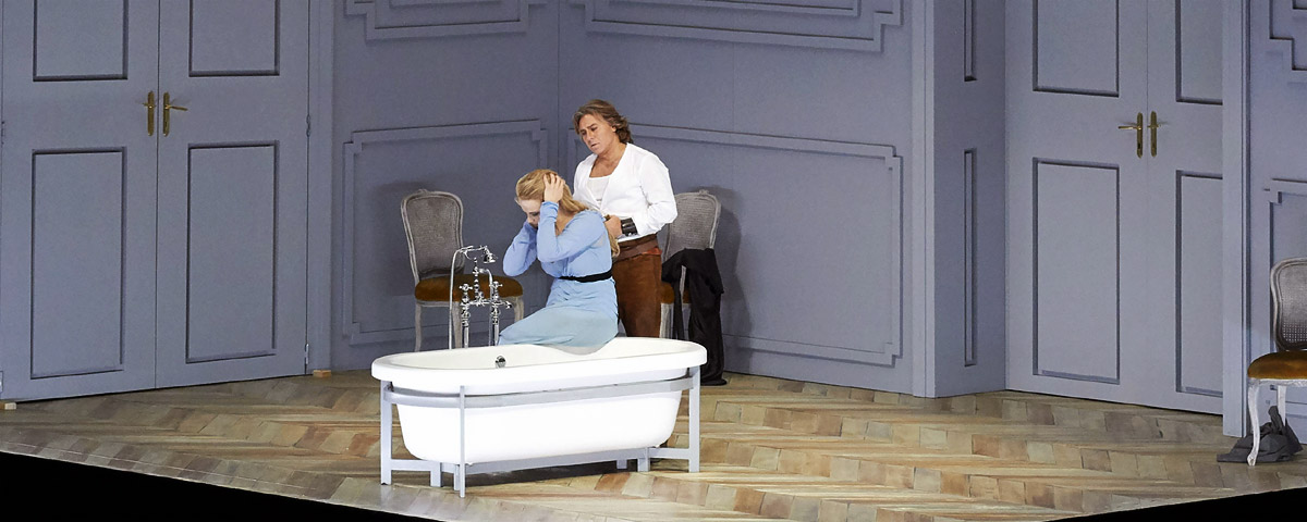 Eine Produktion geht baden: Alexandra Liedtke versenkt &raquo;Samson et Dalila&laquo; trotz Elīna Garanča (Dalila) und Roberto Alagna (Samson) &copy; Wiener Staatsoper GmbH/Michael P&ouml;hn
