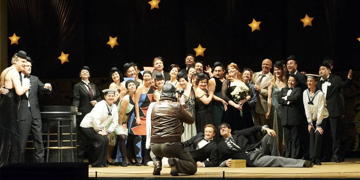 Richard Strauss: &raquo;Arabella&laquo;, 2. Aufzug: Ein Erinnerungsphoto vom Fiaker-Ball &copy; Wiener Staatsoper GmbH/Michael P&ouml;hn