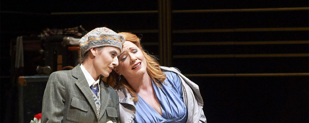 &raquo;Arabella&laquo;, 1. Aufzug: Die Schwestern Zdenka (Chen Reiss) und Arabella (Emily Magee) &copy; Wiener Staatsoper GmbH/Michael P&ouml;hn