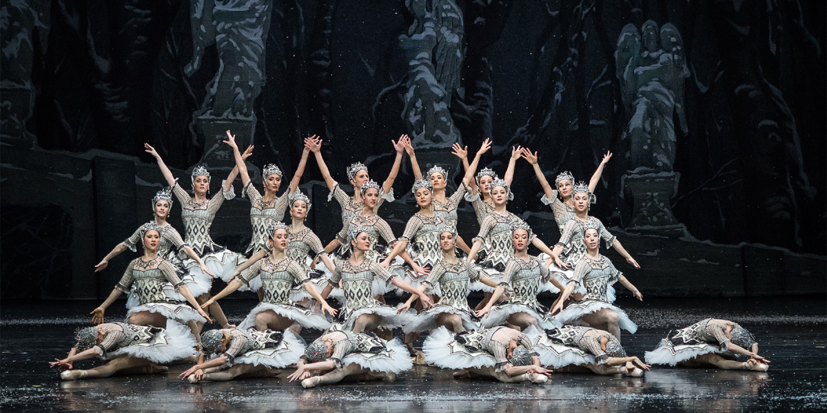 &raquo;Der Nu&szlig;knacker&laquo;, 1. Akt: Tanz der Schneeflocken &copy; Wiener Staatsballett/Ashley Taylor