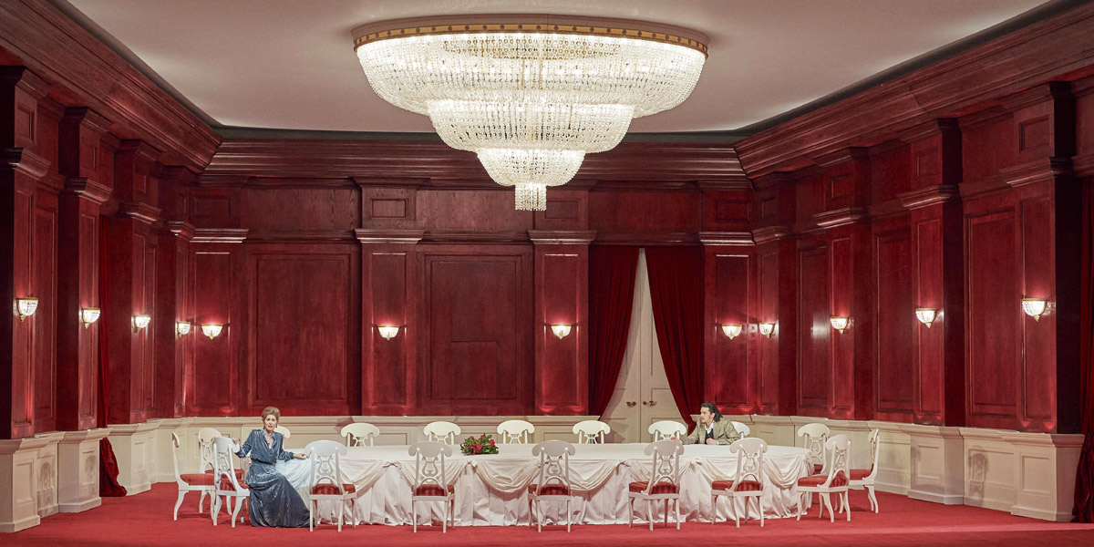 &raquo;Eugen Onegin&laquo;, 3. Akt: Nicole Car als Tatjana mit Andr&egrave; Schuen als Eugen Onegin. Beide debutieren in diesen Partien an der Wiener Staatsoper &copy; Wiener Staatsoper GmbH/Michael P&ouml;hn