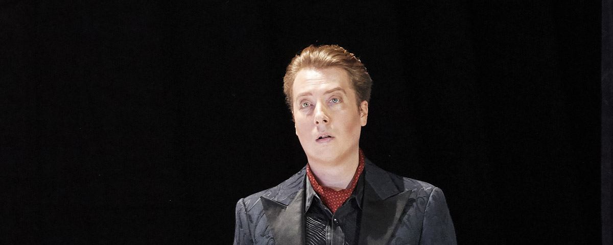 &raquo;Eugen Onegin&laquo;, 1. Akt: Boris Pinkhasovich bei seinem Wiener Rollen-Debut als Eugen Onegin &copy; Wiener Staatsoper GmbH/Michael P&ouml;hn