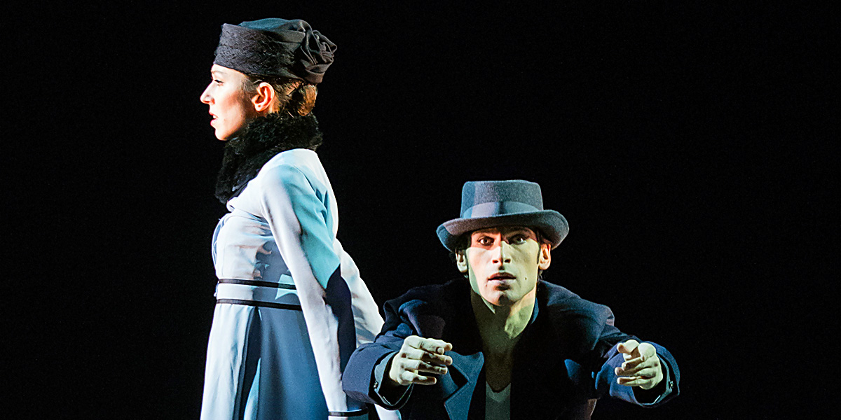 &raquo;Le Pavillon d&rsquo;Armide&laquo;: Mihail Sosnovschi als Der Mann (Vaslaw Nijinsky) und Nina Pol&aacute;kov&aacute; als Die Frau (Romola Nijinsky) &copy; Wiener Staatsballett/Ashley Taylor