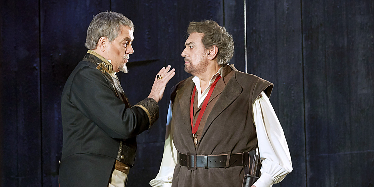 &raquo;Don Carlo&laquo;, 1. Akt: Filippo II. (Ferruccio Furlanetto) in der gro&szlig;en Szene mit Rodrigo (Pl&aacute;cido Domingo) &copy; Wiener Staatsoper/Michael P&ouml;hn