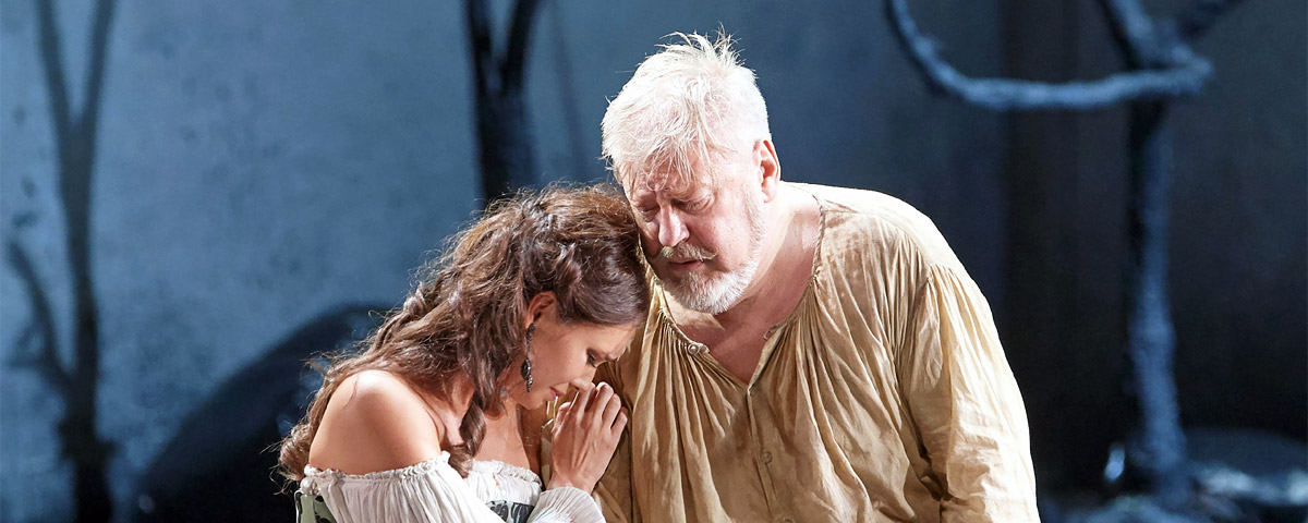&raquo;Rigoletto&laquo;, 2. Akt: Aida Garifullina als Gilda und Paolo Rumetz als Rigoletto &copy; Wiener Staatsoper GmbH/Michael P&ouml;hn
