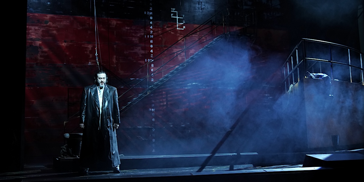 &raquo;&#8239;Der fliegende Holl&auml;nder&#8239;&laquo;, 1.Akt: Aris Argiris (<em>Der Holl&auml;nder</em>) in seiner Auftrittsarie &raquo;&#8239;<em>Die Frist ist um</em>&#8239;&laquo; &copy; Landestheater Linz/Reinhard Winkler