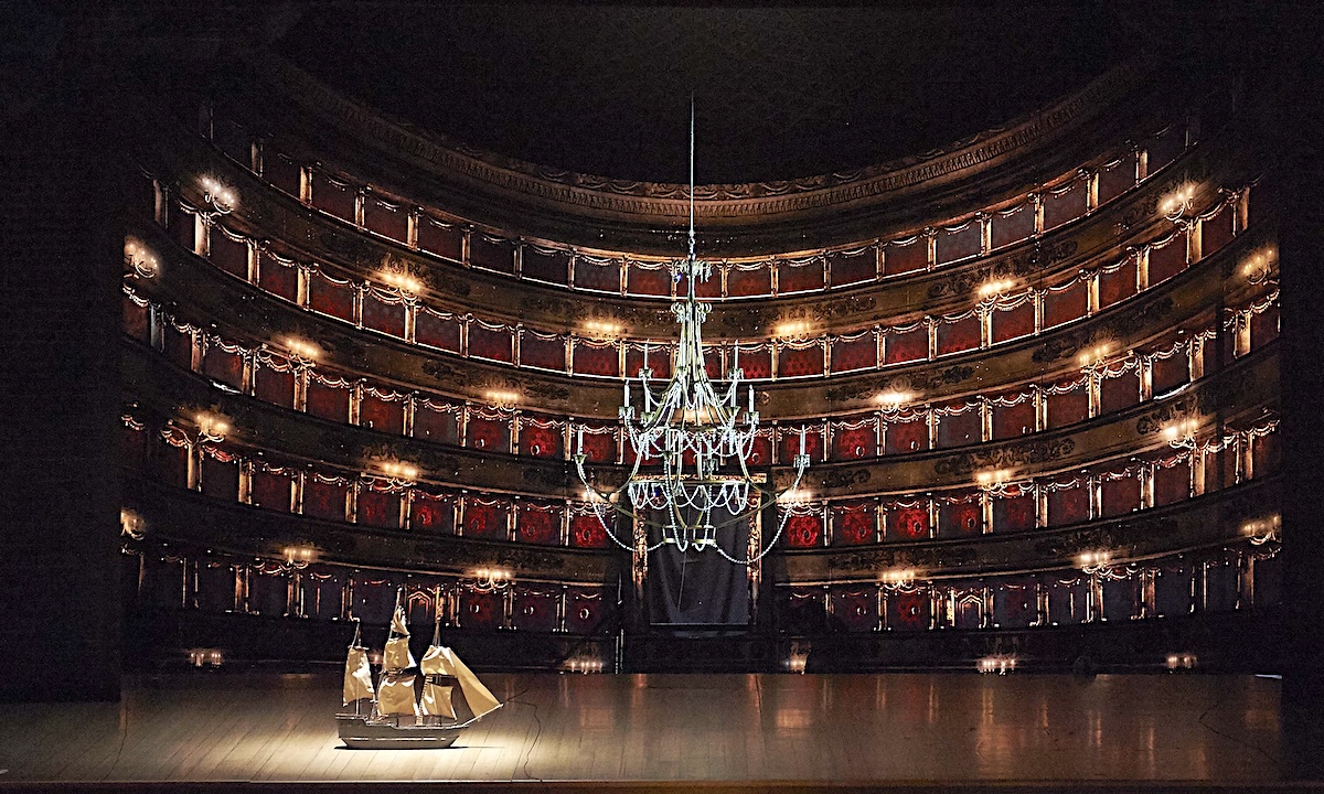 &raquo;&#8239;The Tempest&#8239;&laquo;, 1. Akt, im B&uuml;hnenbild von Jasmine Catudal und der Inszenierung von Robert Lepage &copy; Wiener Staatsoper GmbH/Michael P&ouml;hn