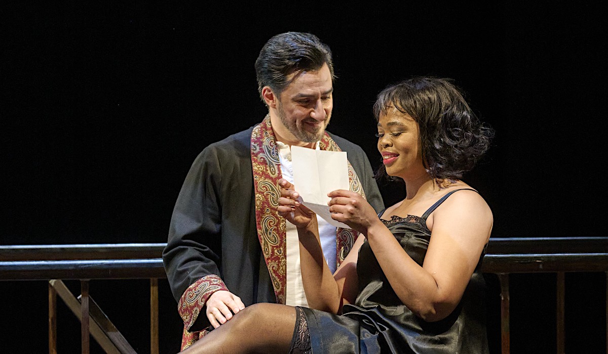 &raquo;&#8239;Manon&#8239;&laquo;, 2. Akt: Charles Castronovo (Chevalier Des Grieux) und Pretty Yende (Manon) &copy; Wiener Staatsoper GmbH/Michael P&ouml;hn