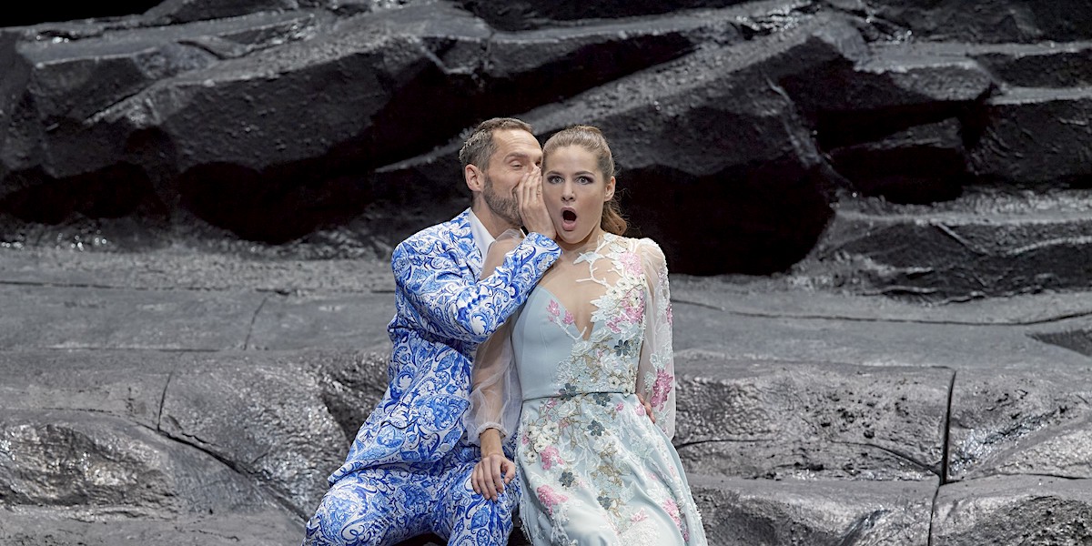 &raquo;&#8239;Don Giovanni&#8239;&laquo;, 1. Akt: Patricia Nolz (Zerlina) und Kyle Ketelsen (Don Giovanni) im Duett <q lang="it">La ci darem la mano</q> &copy; Wiener Staatsoper GmbH/Michael P&ouml;hn