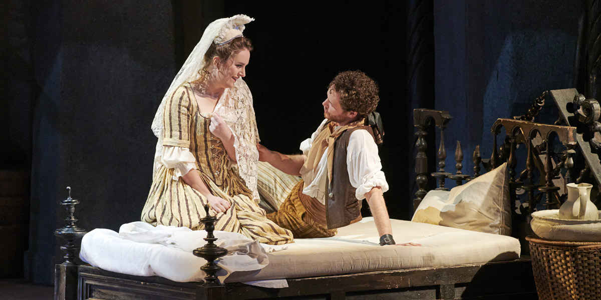 &raquo;Le nozze di Figaro&laquo;, 1.Akt: Die Haus-Debutanten Louise Alder als Susanna und Philippe Sly als Figaro &copy; Wiener Staatsoper GmbH/Michael P&ouml;hn