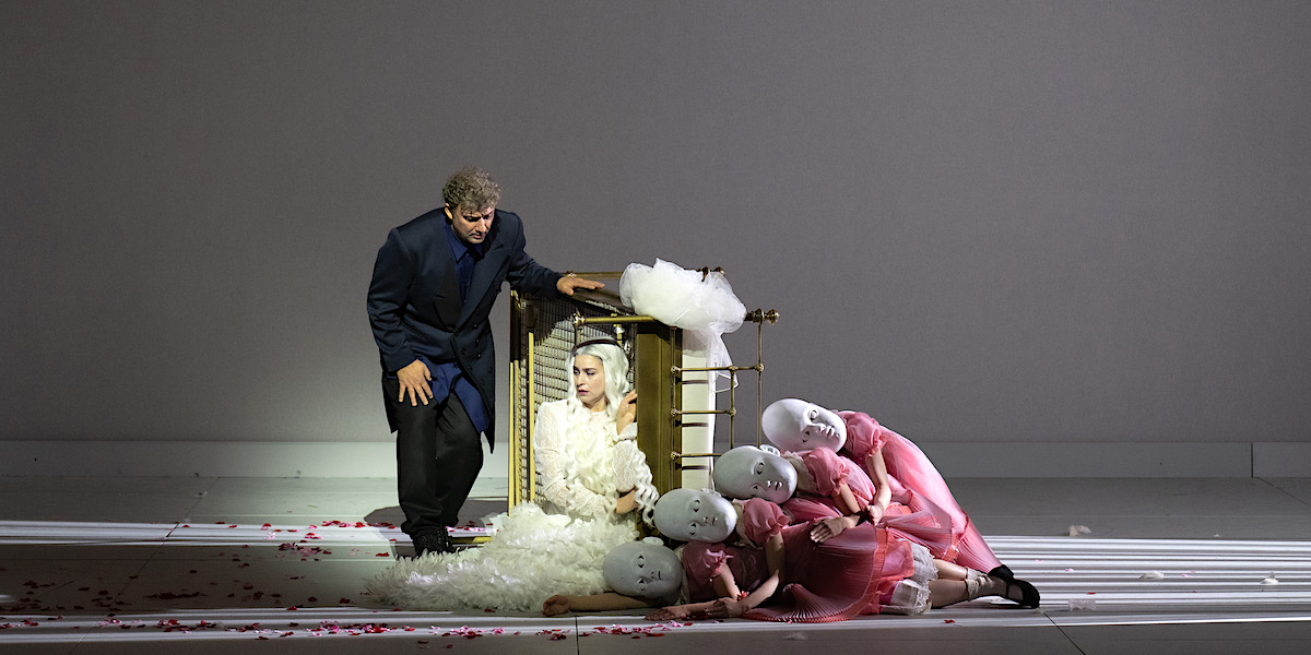 &raquo;&#8239;Turandot&#8239;&laquo;, 2. Akt: Jonas Kaufmann (Calaf) und Asmik Grigorian (Turandot) nach der R&auml;tselszene in der Lesart von Claus Guth &copy; Wiener Staatsoper GmbH/Monika Rittershaus