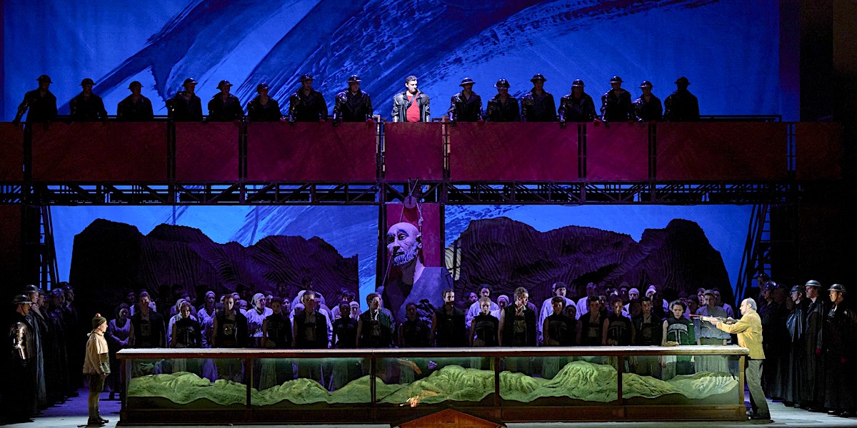&raquo; Guillaume Tell &laquo;, 3. Akt: Guillaume Tell (Roberto Frontali) vor dem Apfelschu&szlig; mit Jemmy (Maria Nazarova), Gesler (JeanTeitgen) und dem Ensemble der Wiener Staatsoper &copy; Wiener Staatsoper GmbH/Michael P&ouml;hn
