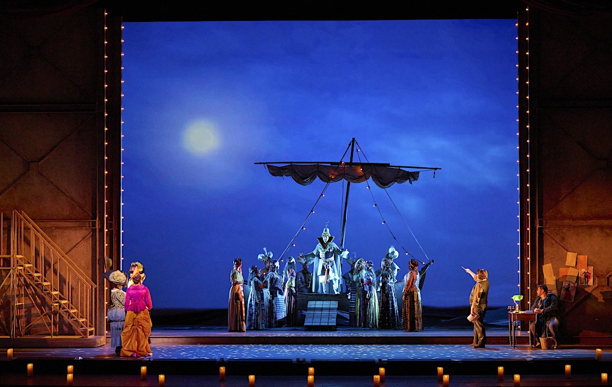 &raquo;&#8239;Il turco in Italia&#8239;&laquo;, 1. Akt: Des T&uuml;rken Selim Ankunft in Neapel, wo er unter anderem von Fiorilla und ihren Freundinnen erwartet wird &copy; Wiener Staatsoper GmbH/Michael P&ouml;hn
