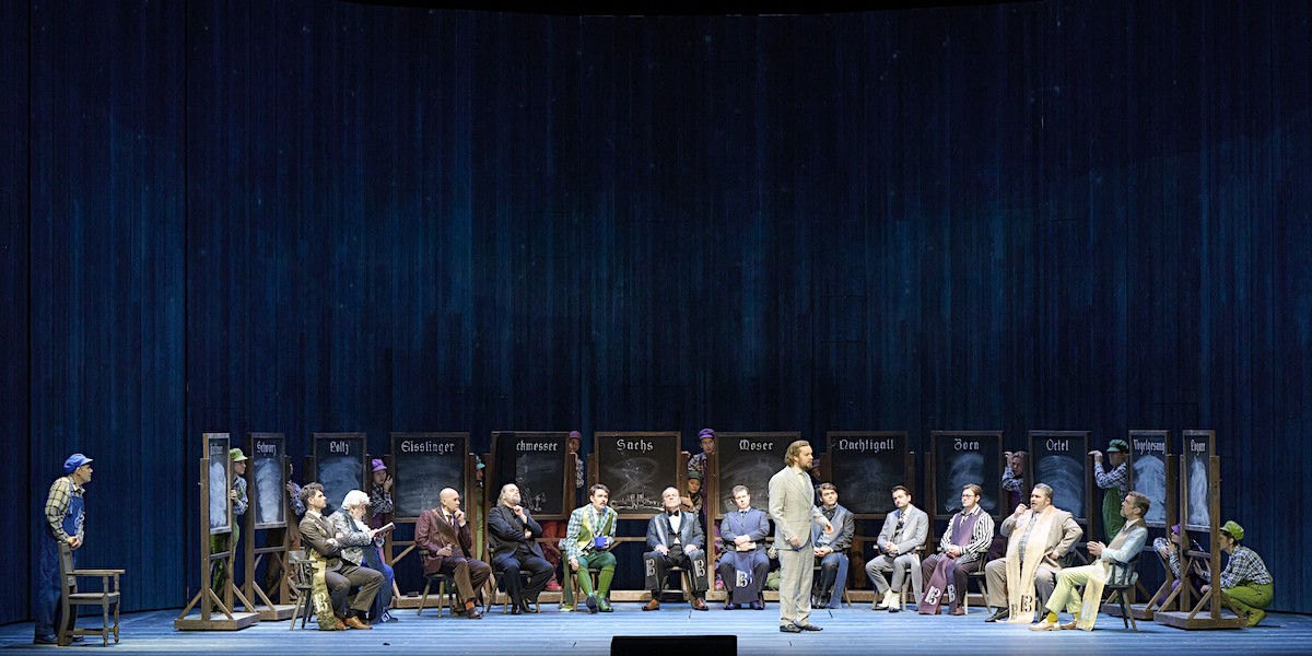 &raquo;&#8239;Die Meistersinger von N&uuml;rnberg&#8239;&laquo;, 1. Aufzug: Das Innere der Katharinenkirche in N&uuml;rnberg in der Inszenierung von Keith Warner und dem B&uuml;hnenbild von Boris Kudlička &copy; Wiener Staatsoper GmbH/Michael P&ouml;hn