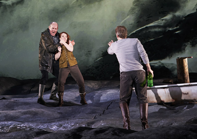 » La Wally «: Alastair Miles (Stromminger), Izabela Matula (Wally) und Jacques Imbrailo (Vincenzo Gellner) © Theater an der Wien/Herwig Prammer
