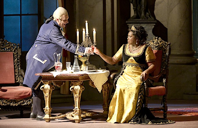 » Tosca «, 2. Akt: Ludovic Tézier (Barone Vitellio Scarpia) und Angel Blue (Floria Tosca) © Wiener Staatsoper GmbH/Michael Pöhn